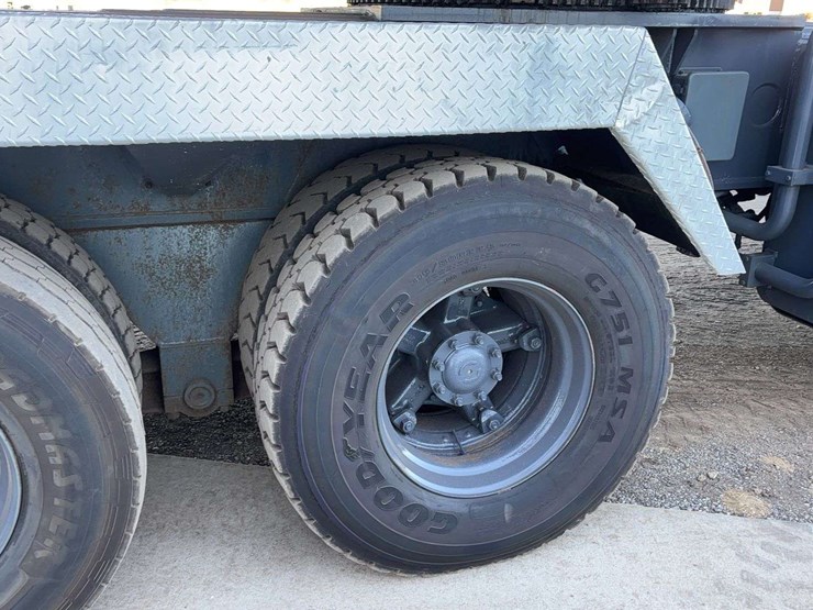 1993-grove-tms700b-image-18