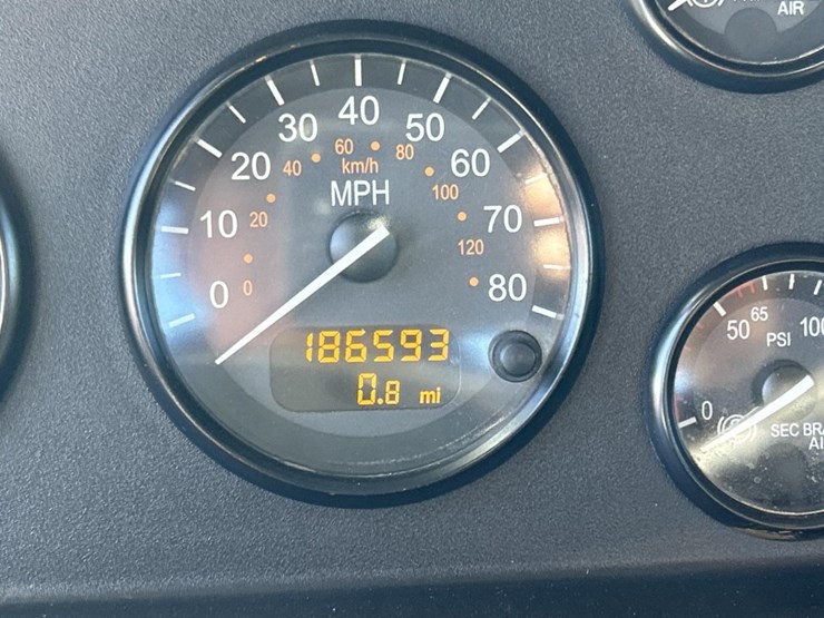 2017-peterbilt-337-image-103