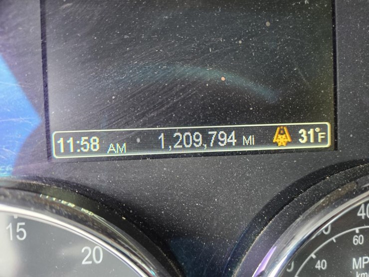 2017-peterbilt-579-image-81