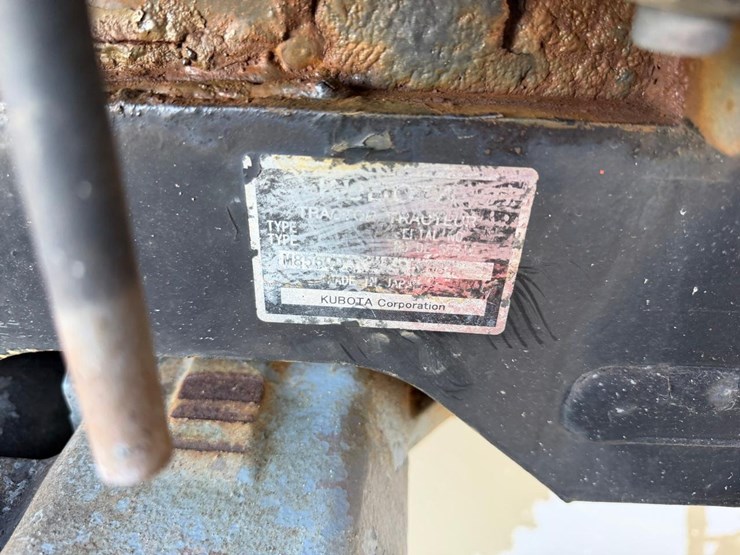 2016-kubota-m8560-image-35