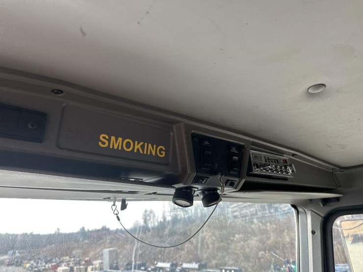 2005-kenworth-t800-image-66