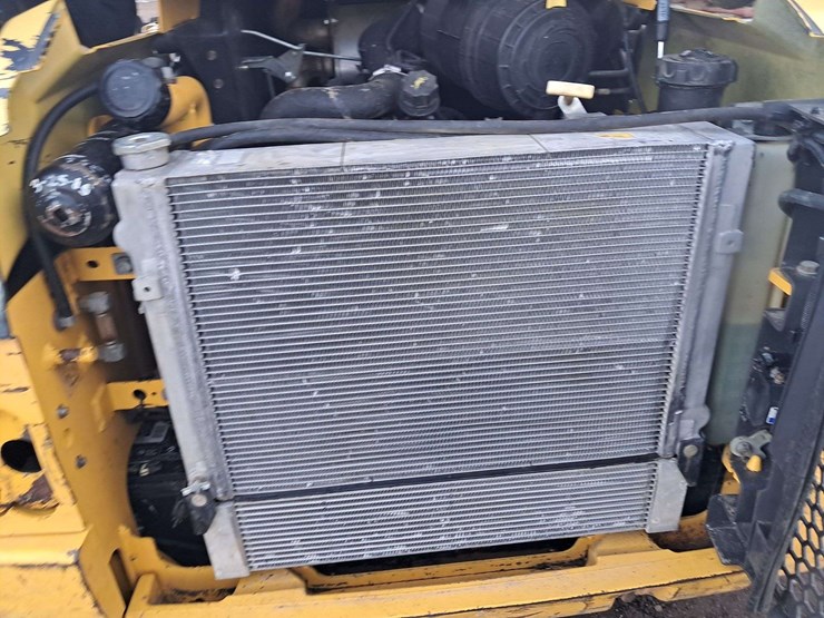 new-holland-l225-image-4