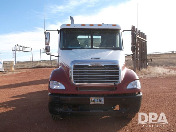 2007-freightliner-columbia-112-image-14