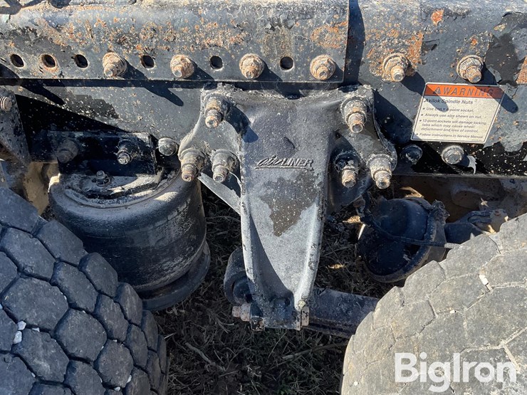 2004-freightliner-columbia-120-image-15