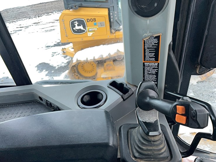 2023-deere-700l-image-23