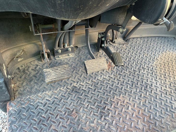 john-deere-gator-image-17