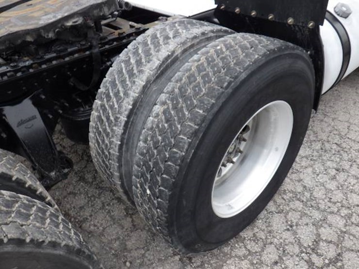 2020-freightliner-cascadia-126-image-5