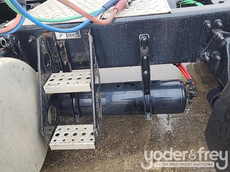 2019-freightliner-cascadia-126-image-28