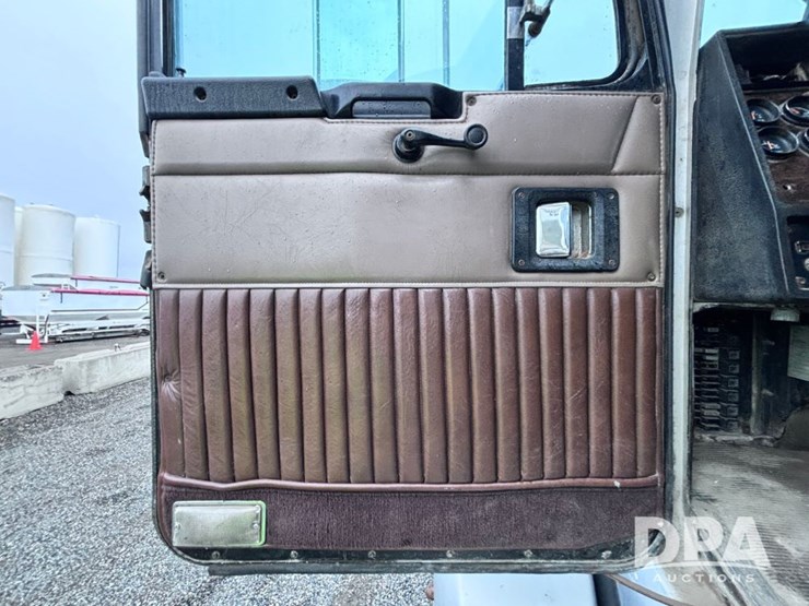 1995-kenworth-t800-image-86