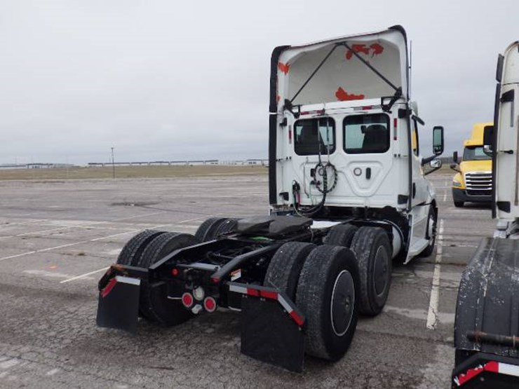 freightliner-cascadia-126-image-9