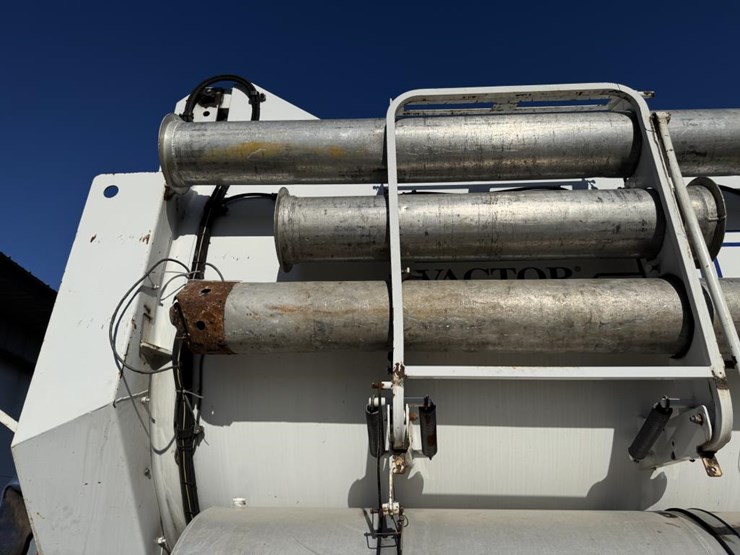 2002-vactor-2100-image-37