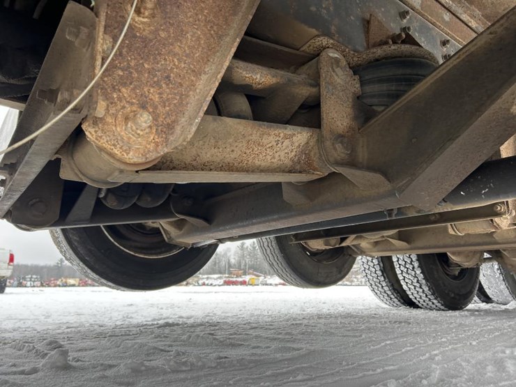 #1042-•-2000-volvo-quad-axle-dump-truck-image-32