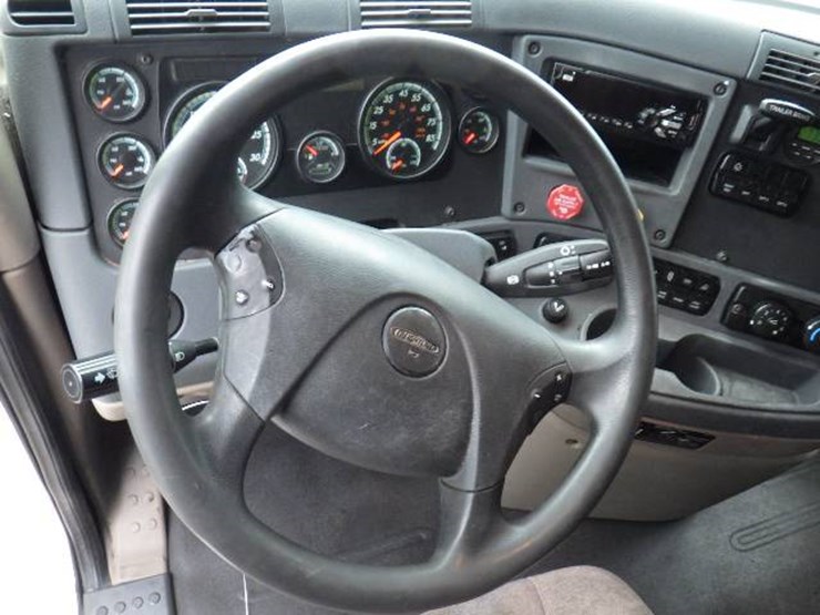 freightliner-cascadia-125-image-19