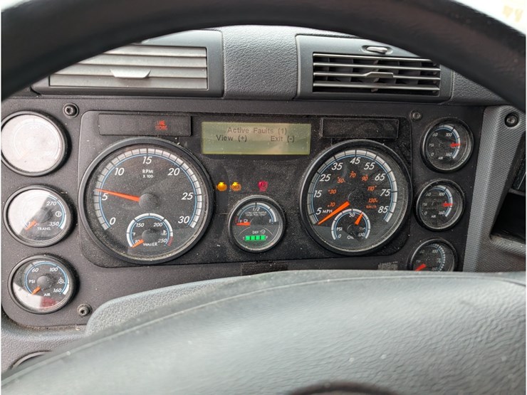 2019-freightliner-cascadia-125-image-26