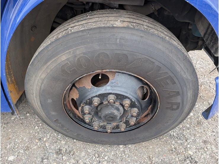 2012-freightliner-b2-image-8