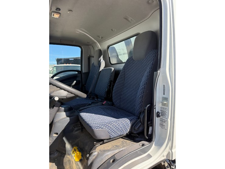 2024-isuzu-nrr-image-14