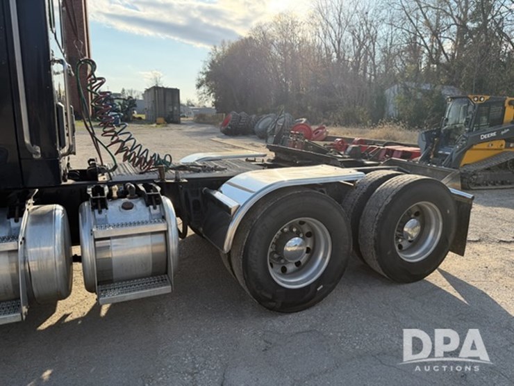 peterbilt-567-image-7