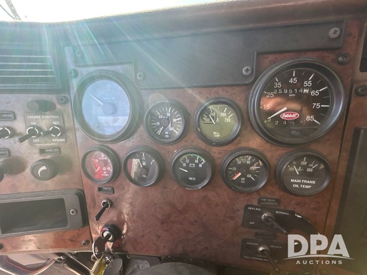 peterbilt-330-image-47