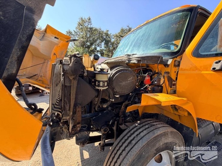 2010-international-7300-image-2