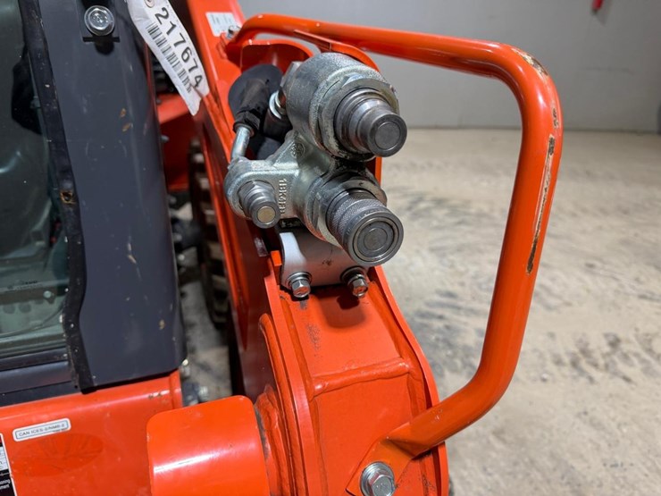 2023-kubota-ssv75hc-skid-steer-loader-image-11