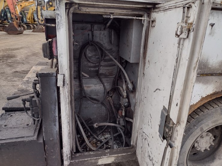 freightliner-fl60-image-28