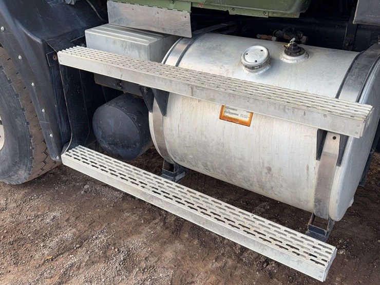 1999-mack-cl713-image-17