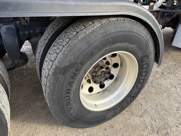 2019-freightliner-cascadia-125-image-13