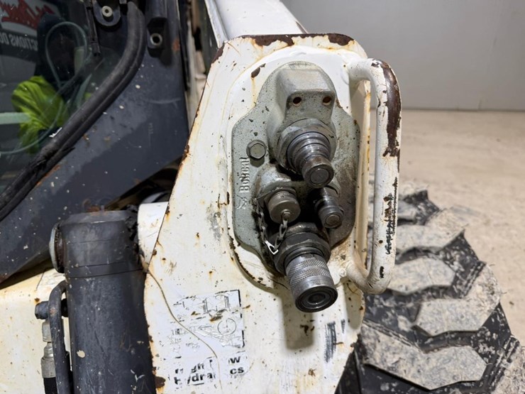 2014-bobcat-s850-image-11