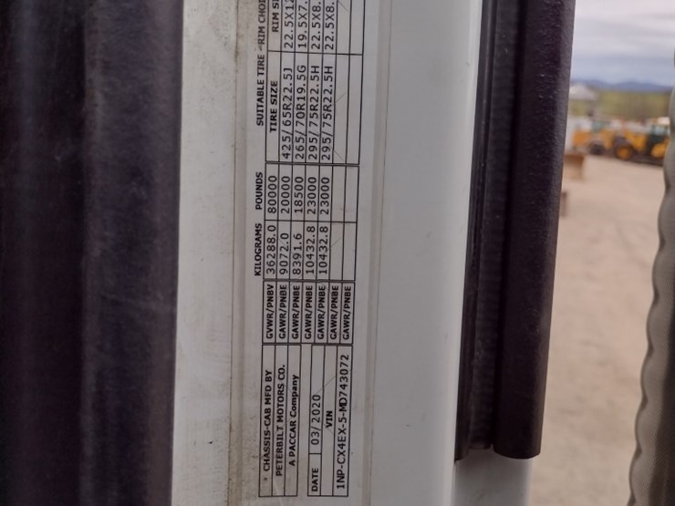 peterbilt-567-image-5