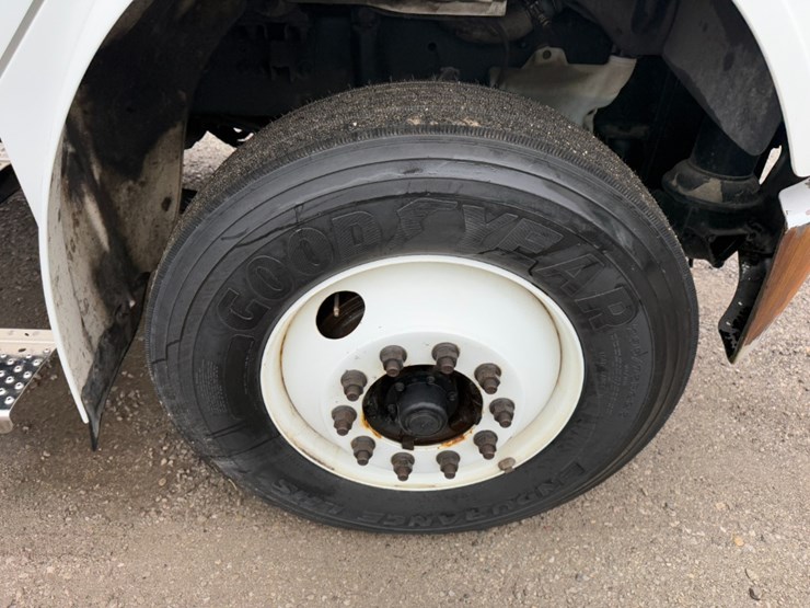 freightliner-m2-106-image-8