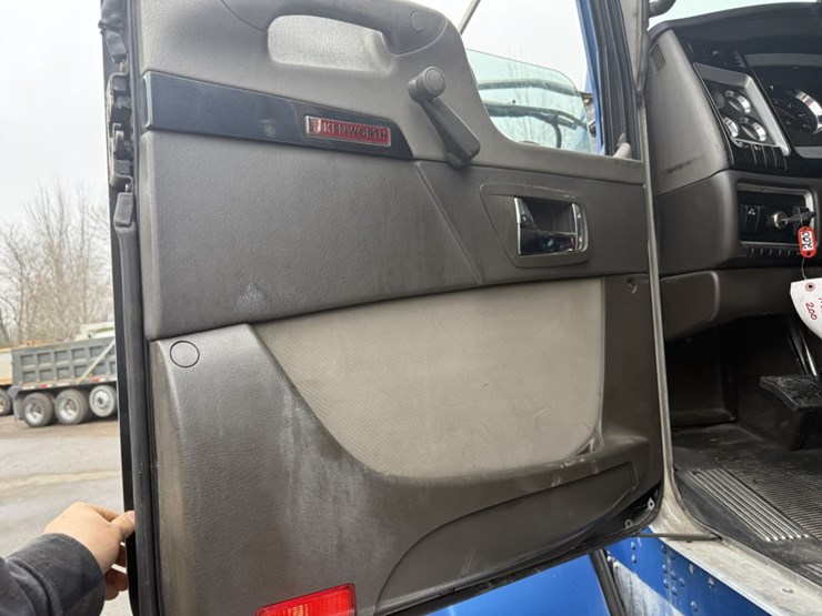 2003-kenworth-t800-image-41