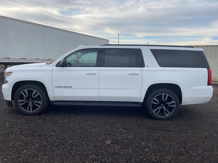 2019-chevrolet-suburban-image-8