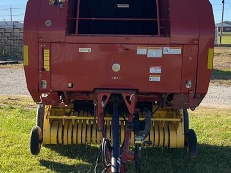 2010-new-holland-br7070-image-3