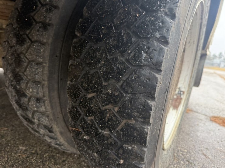 2011-ford-f550-image-42