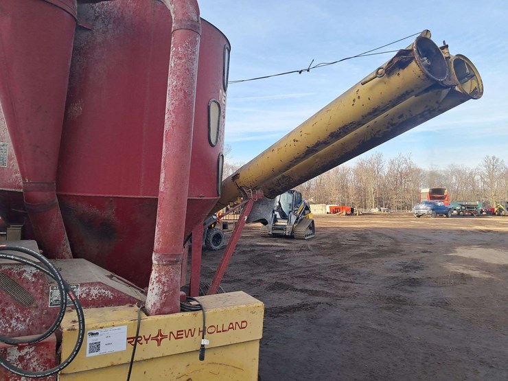 new-holland-355-image-16