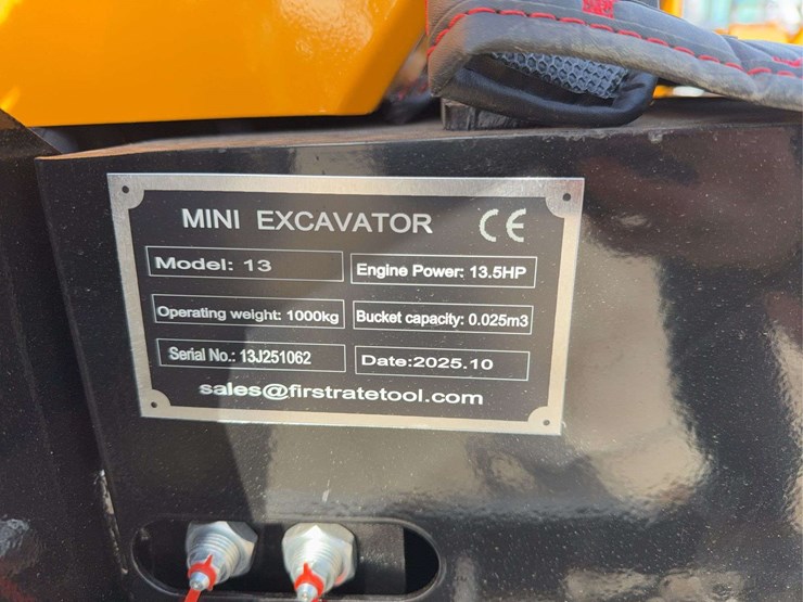 2025-miva-va13-mini-excavator-image-16