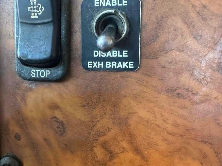 2008-peterbilt-335-image-34