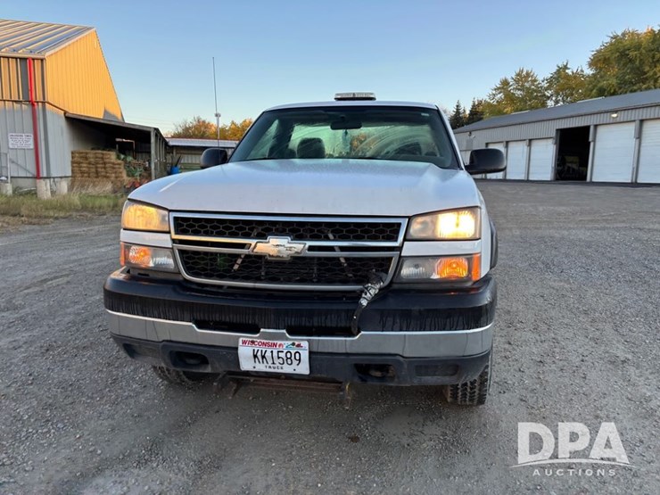 2006-chevrolet-2500hd-image-3