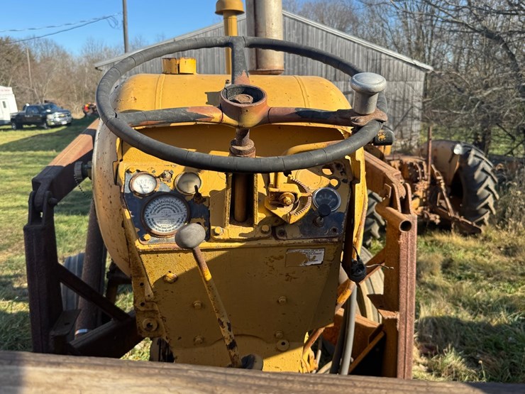 minneapolis-moline-m670-image-22