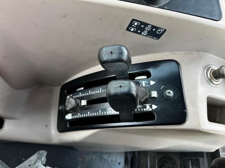 2015-kubota-m8560-image-33