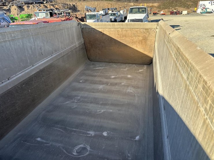 2017-international-hx615-image-43