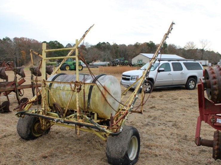 3-wheel-sprayer-with-34'-boom-1-7/8-ball-hitch-200-gal-poly-tank-has-some-r-image-7