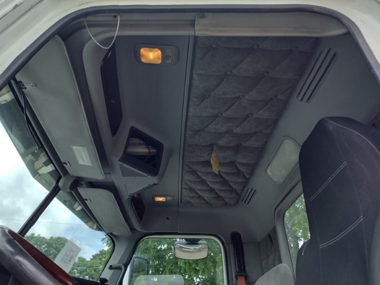 freightliner-122sd-image-17