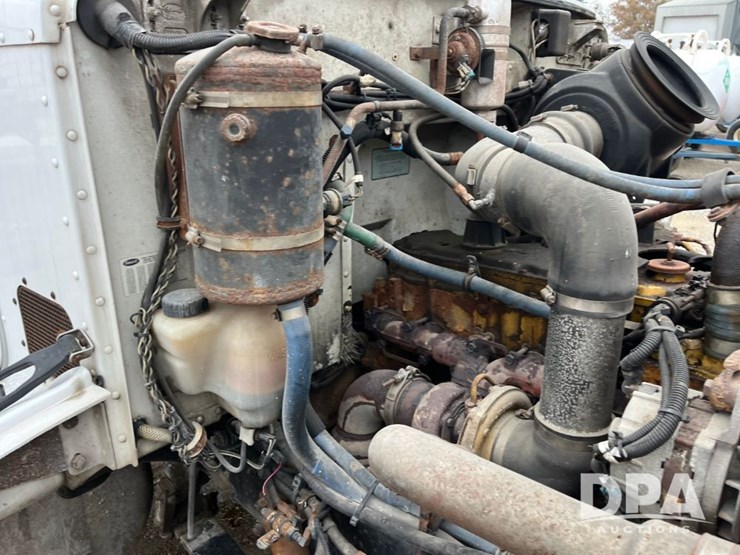 2001-peterbilt-330-image-63