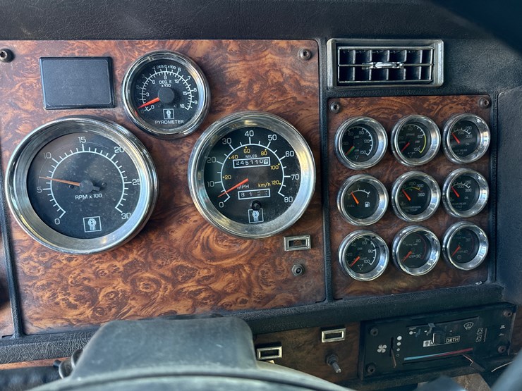 kenworth-w900-image-33