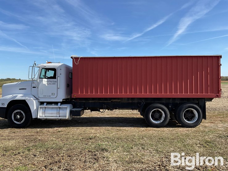 freightliner-fld120-image-8