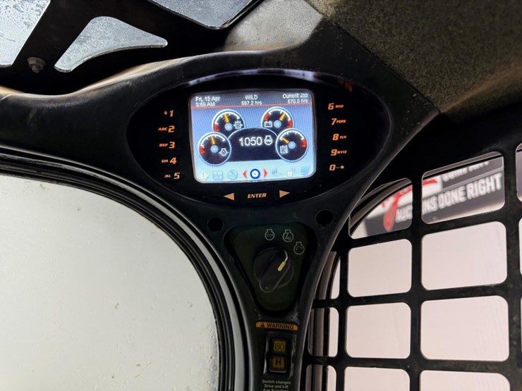 2022-bobcat-t740-image-29