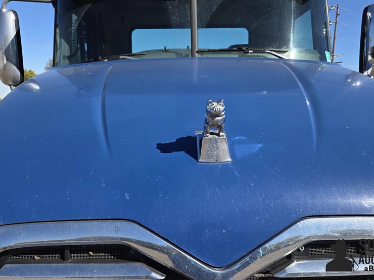 2013-mack-cxu613-t/a-truck-tractor-image-15