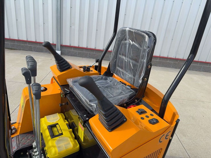 2025-miva-va15-mini-excavator-image-10