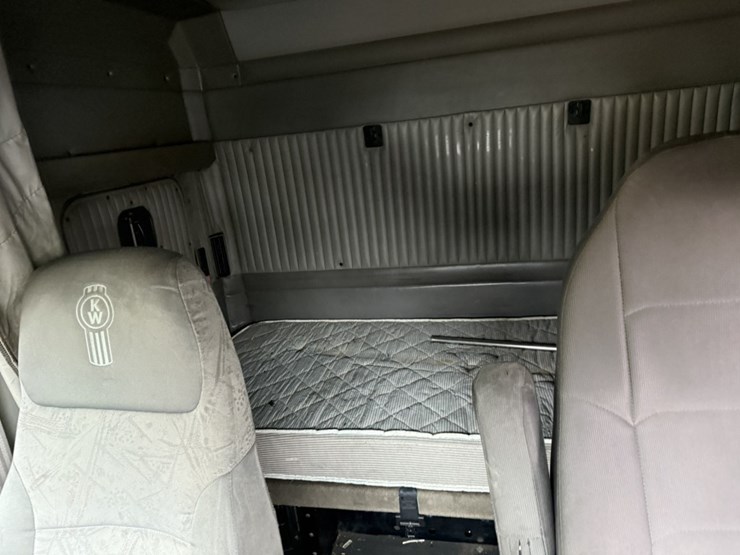 2003-kenworth-t800-image-43